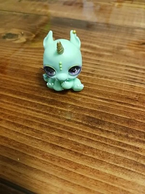 Figura Juguete Poopsie Cutie Tooties SIZZLE Dragón Verde Unicornio Pestañas Enraizadas 1.5" Foto 1 de 4