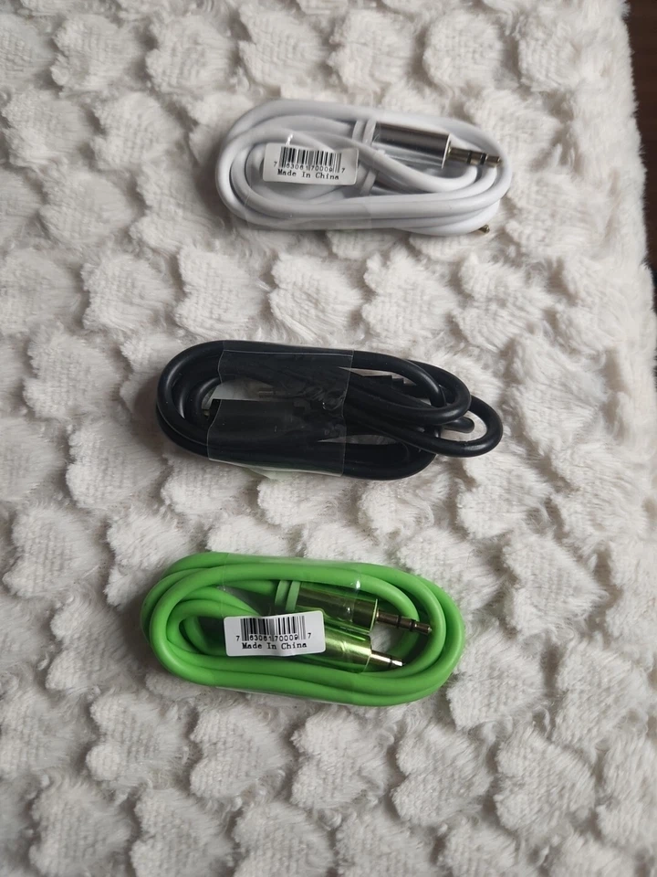 Cable auxiliar de 3,5 mm macho a macho cable de audio auxiliar para coche PC teléfono iPod  Foto 1 de 3