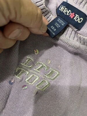 LIMITED TOO LTD TOO LOGO HERMOSO SUÉTER TEJIDO ALGODÓN SUAVE LAVANDA TOP XS/8 Foto 1 de 4