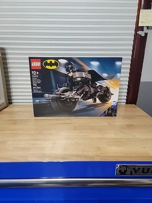 LEGO DC SUPER HEROES 76273 FIGURA DE CONSTRUCCIÓN BATMAN Y LA BICICLETA BAT-POD, NUEVO Foto 1 de 2