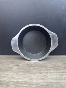 VILLAWARE 6” Cast Aluminum Cake Pan/ Baking Dish - Picture 1 of 8
