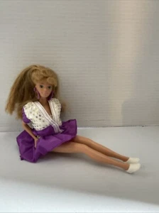 De colección All Star Midge con vestido, zapatillas y chaqueta. Sin anillo - Imagen 1 de 23