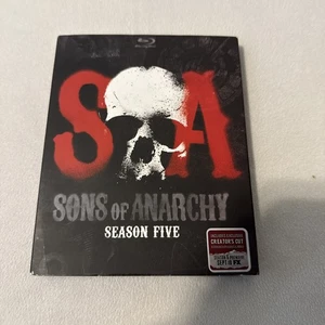 Sons of Anarchy - Season Five 5 (2012) (Blu-Ray, 2013, 3-Disc Set) w/ Slipcover - Foto 1 di 3