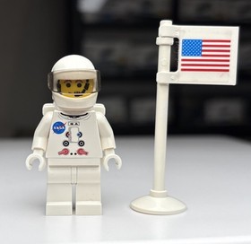 Lego NASA Apollo Astronaut Minifigure American Flag 10029 Lunar Lander Backpack!