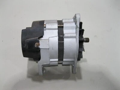 Triumph TR250 1968 alternador y regulador Foto 1 de 4