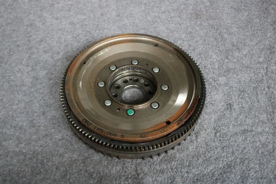 Genuine Audi R8 4S Dual Mass Flywheel 0BZ105266S Flywheel Dual Mass Wheel ZMS - Image 1 of 1