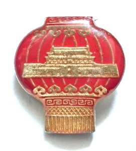 CHINA Pinback Badge Chinese Red Lantern with Gate Tiananmen Square Image. - Picture 1 of 3