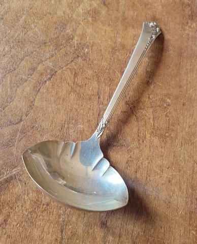 Oneida HEIRLOOM Sterling Silver DAMASK ROSE 7" Gravy Ladle with Spouts Cover