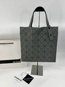 Borsa a tracolla BAOBAO ISSEY MIYAKE grigio cachi prisma 13,4 pollici outlet 13,4 pollici nuova con etichette - Foto 1 di 9