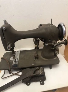 Montgomery Ward 1940's Rotary Sewing Machine Supreme Streamlined Model - R - Picture 1 of 12