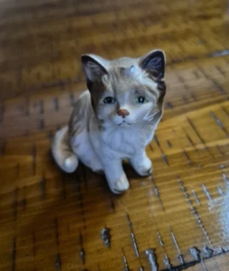 VINTAGE ENESCO PERSIAN CAT FIGURINE Beautiful Long Hair Tabby Kitty Sad Face - Picture 1 of 15