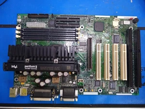 Mainboard Intel E139761 Intel Pentium II 400MHz MMX AGP PCI ISA USB Audio - Bild 1 von 5