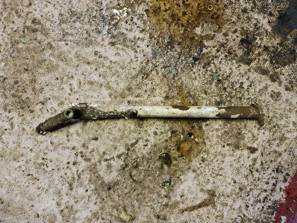 Lem Cr4 Soporte lateral y muelle Foto 1 de 1