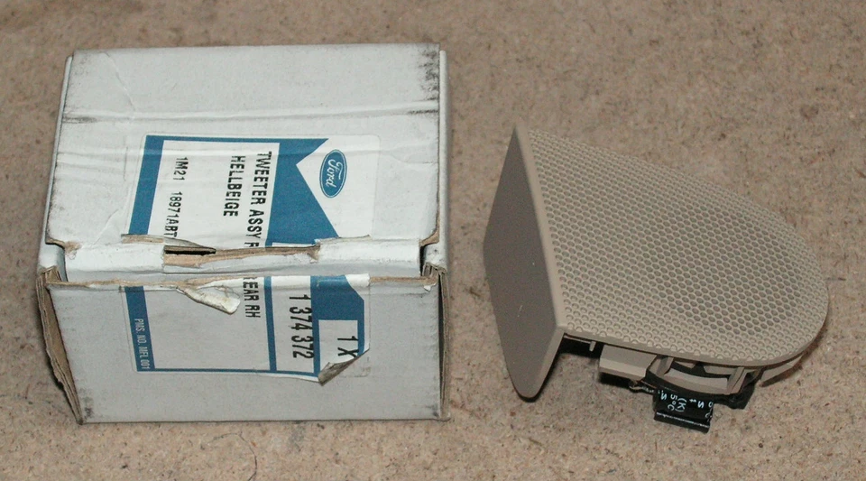 Ford Galaxy Rear RH Door Tweeter Finis Code 1374372 Genuine Ford Part - Image 1 of 1