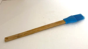 Pampered Chef Blue Silicone Basting Brush with Wooden Handle New Old Stock - Picture 1 of 2