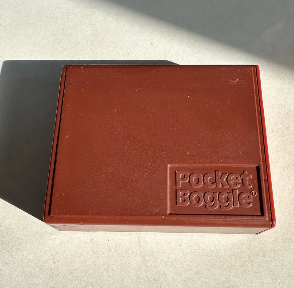 Juego de palabras portátil de viaje completo Pocket Boggle Parker Brothers 1980 de colección Foto 1 de 4