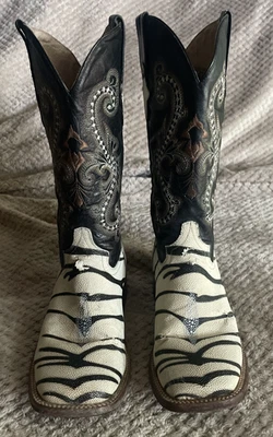 Bota caubói feminina Ferrini Stingray couro branco preto listra de tigre tamanho 8.5 - Imagem 1 de 4