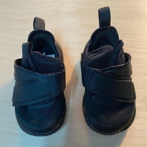 Nike Flyease Sneakers size 4C (CU) - Picture 1 of 11