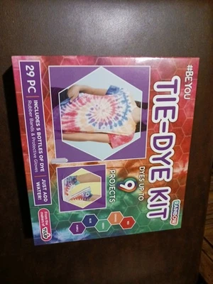 Tie Dye Kit Rainbow Colors 5 Bottles Dye - 29 Piece - Dress up 9 Projects - NEW - Image 1 of 2