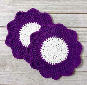 Crochet Hecho a Mano Flor Tapetes Paño de Plato Cocina Trivet Púrpura Blanco Juego de 2 piezas - Imagen 1 de 2