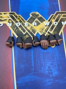 Hot Toys 1:6 Wonder Woman MMS359 Batman v Superman:Dawn of Justice Figure: Hands - Picture 1 of 3