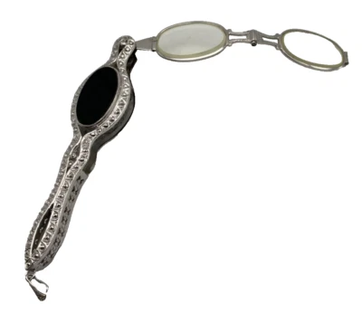 Gafas plegables alemanas Art Deco plateadas Lorgnette 835 plateadas, marcasita, ónix Foto 1 de 4