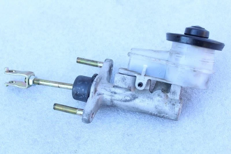 Toyota Celica 1991 embrague cilindro maestro Foto 1 de 4