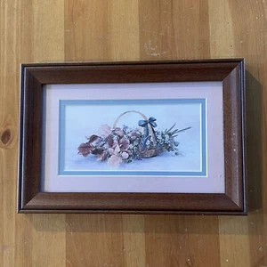 Wandkunst - 7 x 11 Zoll - Floral Blumen im Korb - gerahmt blau rosa braun - Bild 1 von 11