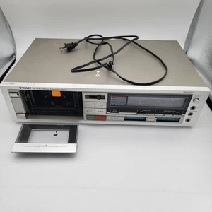 Reproductor de casete estéreo Teac V-306 vintage para piezas o reparación - se enciende - Imagen 1 de 10