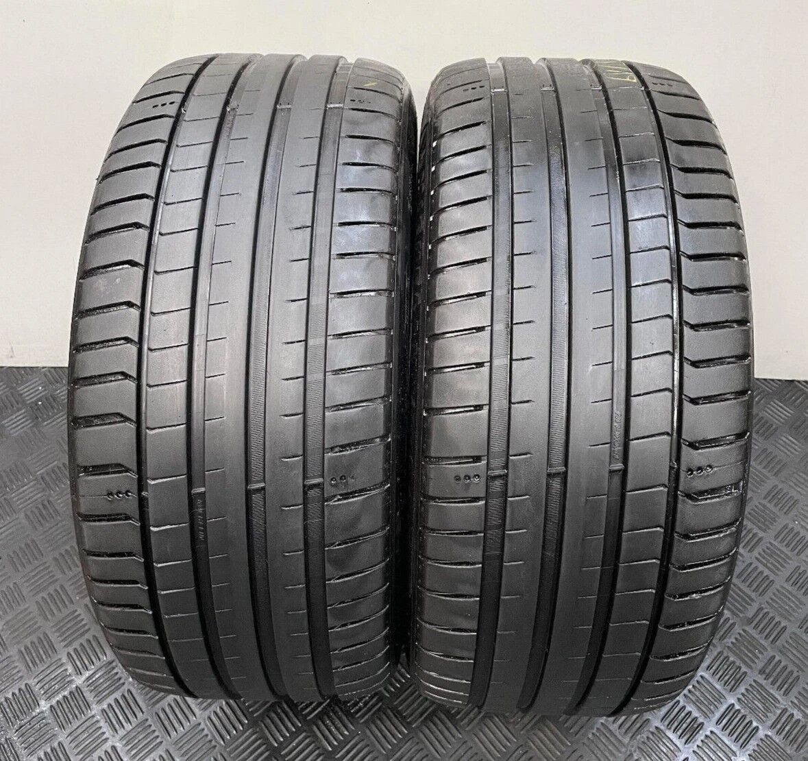 MICHELIN 255/35 ZR 20 タイヤ　2本 Amazon.co.jp: 255/35ZR20 (97Y) XL N0 ミシュラン PILOT SPORT CUP 2
