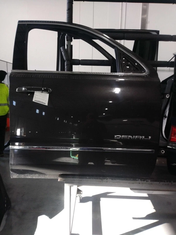 Conjunto de puerta delantera derecha usado se adapta a: GMC Yukon XL 1500 2017 delantera derecha gr Foto 1 de 4