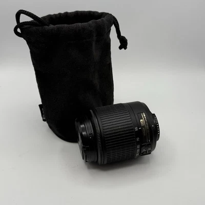 Lente teleobjetivo zoom Nikon AF-S DX NIKKOR 55-200 mm f/4-5,6G ED VR con bolsa Nikon Foto 1 de 4