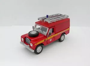 33807 NEW RAY / LAND ROVER 109 POMPIER U.K 1/43 - Foto 1 di 4