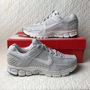 Nike Zoom Vomero 5 Scarpe Sneakers Uomo TG 8.5 Vasto Grigio BV1358-001 - Foto 1 di 12