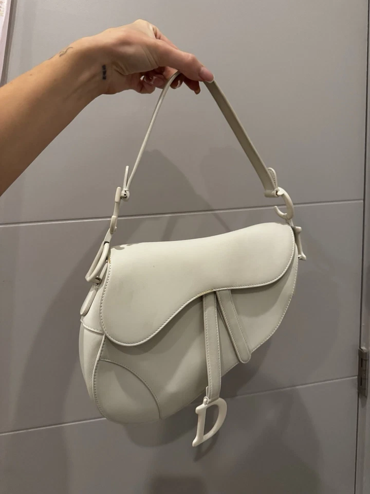 Bolso de hombro Dior Saddle cuero ultramate con leche Foto 1 de 4