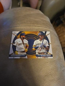 2025 Topps Dynamic Duos Jackson Chourio Christian Yelich #DD-18 Brewers - Picture 1 of 2