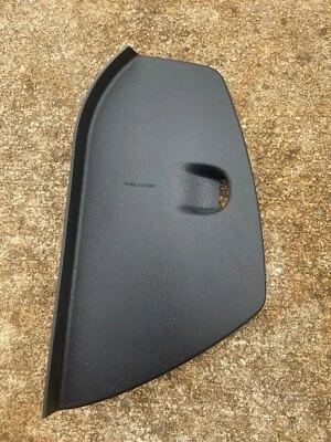 Dodge Dakota 2002 panel de acceso de fusibles tablero lateral del conductor 5GR61TRMAB ~ negro ~ B69 Foto 1 de 3