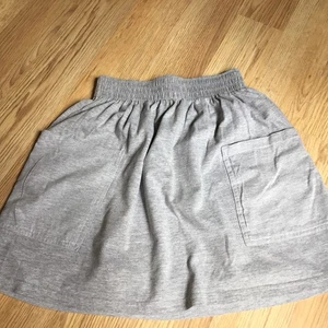 AMERICAN APPAREL PALE GREY FRONT POCKET JERSEY MINI SKIRT SIZE S - Picture 1 of 4
