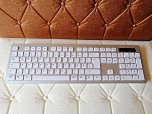 TCM Tchibo Tastatur Keyboard weiß/silber NEU 2-in-1: Bluetooth® 5.2 Funk 2,4 GHz - Bild 1 von 4