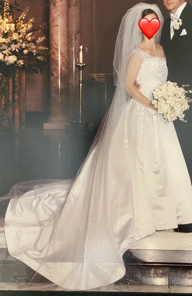 Vestido de novia princesa REEM ACRA marfil NY bordado talla 6 pequeño para 5 pies Foto 1 de 4