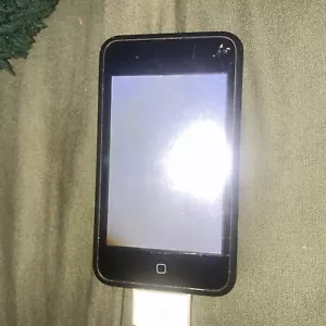 Apple iPod Touch A1213 Original 1st Generation Media Player 16GB Black - BROKEN - Picture 1 of 4