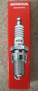 Honda OEM Part 31909-HL4-003 SPARK PLUG (SILMAR7A9S) (NGK)-NEW IN BOX - Foto 1 di 4