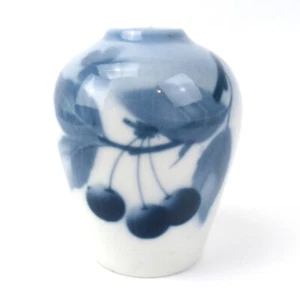 Krautzberger Tillowitz Porzellan Vase Kirschen-Dekor Jugendstil Schlesien 7,5cm - Bild 1 von 6