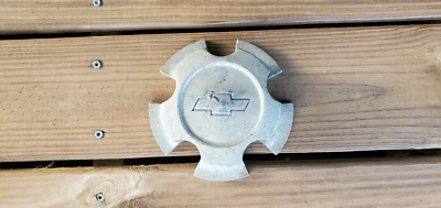 72 73 74 75 CHEVROLET CHEVELLE CAMARO NOVA RALLY WHEEL CENTER CAP # 3984554 #1 - Image 1 of 2