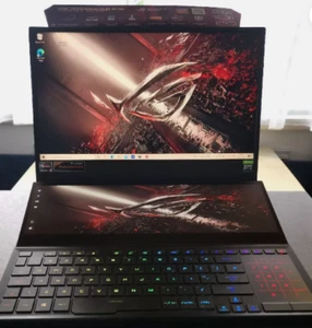 ASUS ROG Zephyrus Duo 15.6" (1TB SSD, AMD Ryzen 9, 32GB) - Afbeelding 1 van 1