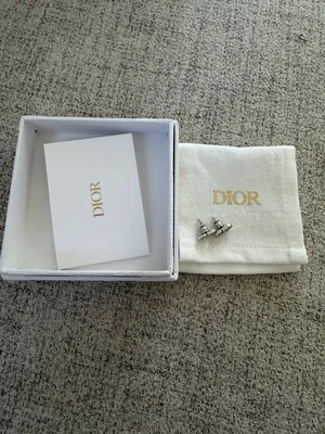 PENDIENTES CD CRISTAL DIOR - Caja y bolsa antipolvo incluidos Foto 1 de 3