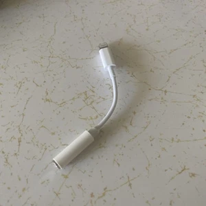 Adapter For Apple iPhone 3.5mm Jack Connector cable Headphone Aux All IOS Device - Photo 1 sur 4
