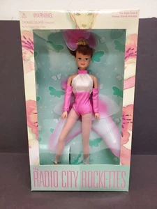 1998 Radio City Rockettes rosa Kostüm V Minnelli in 1933 Neu im Karton Barbie Typ Puppe b - Bild 1 von 23