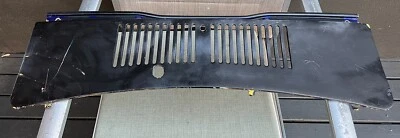 MAZDA ROTATIVO 1978-83 RX7 SERIE 1 Y 2 CUPÉ GENUINO LIMPIAPARABRISAS CUBIERTA PARRILLA! Foto 1 de 4