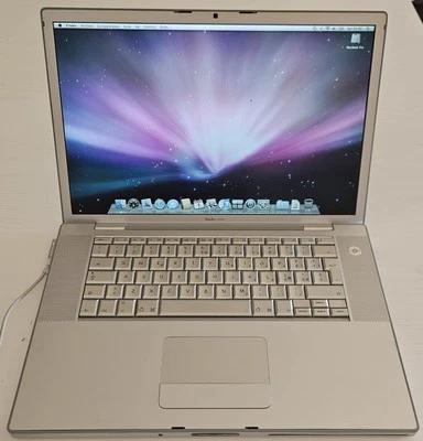 Apple Macbook Pro 15" A1226 Intel Duo HD 150GB 2GB Ram MacOS Snow Leopard - Immagine 1 di 4